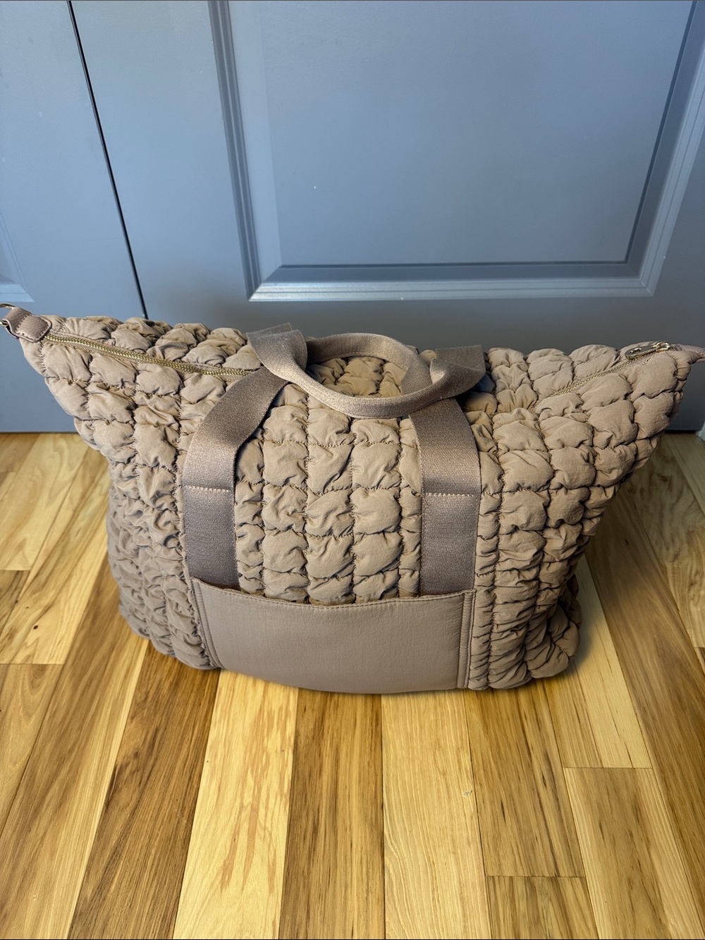 Universal Thread Quilted Knit Tote Bag | Taupe | Oversized Shoulder Bag - Picture 4 of 14